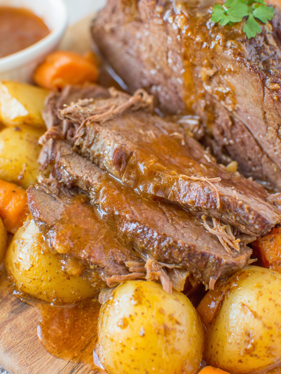 Top round roast in slow cooker with vegetables