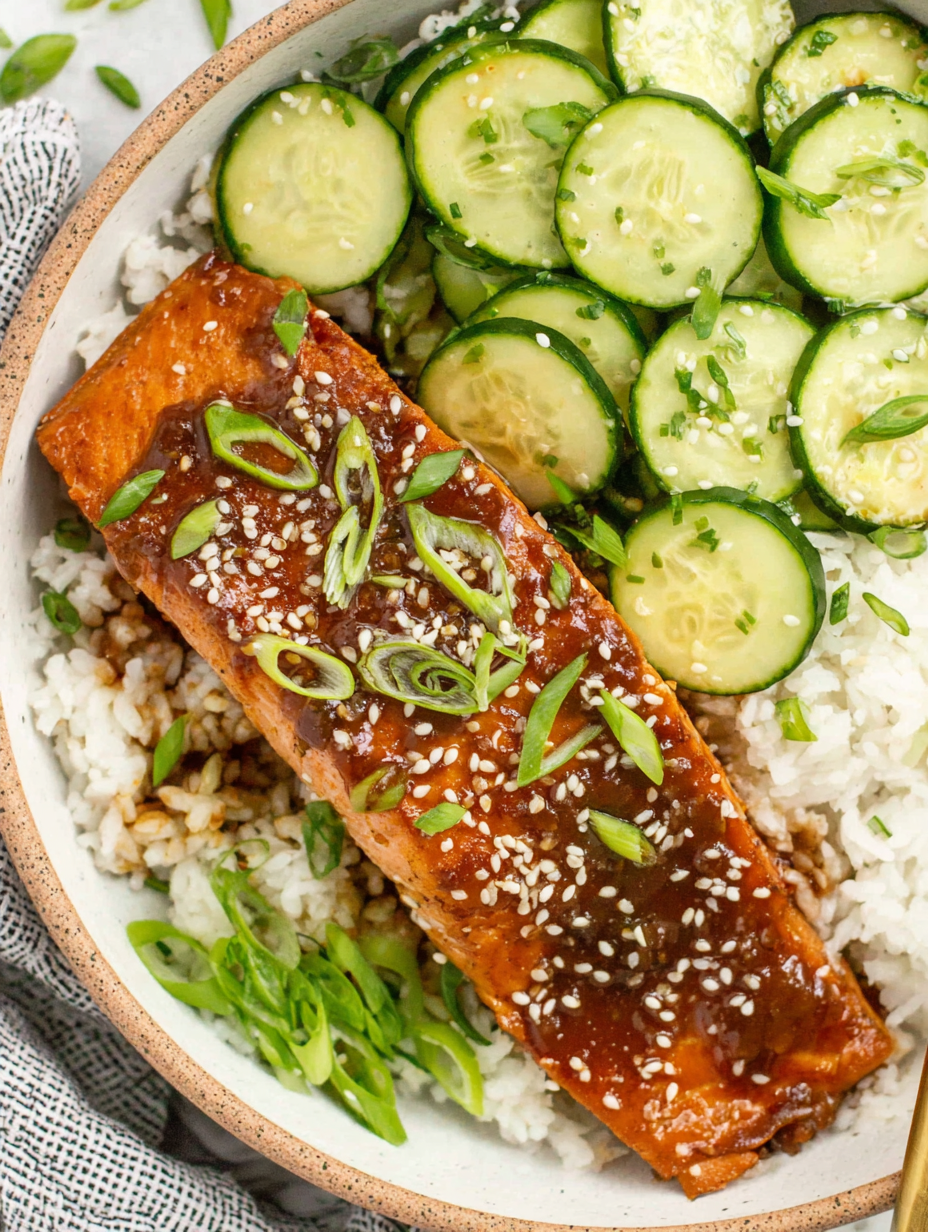 Serving suggestion with sesame seeds and green onions